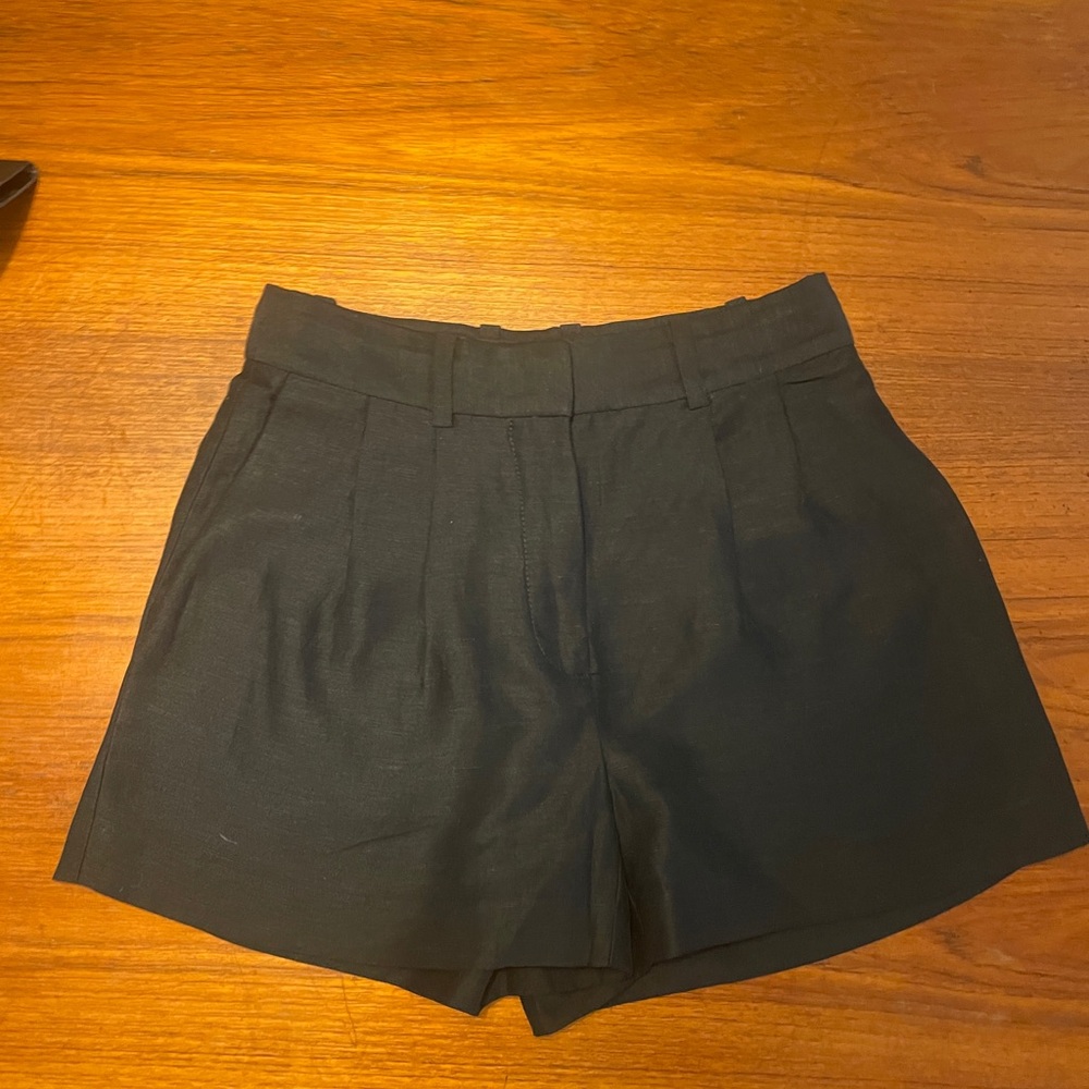 Aritzia Wilfred Black Women's Shorts